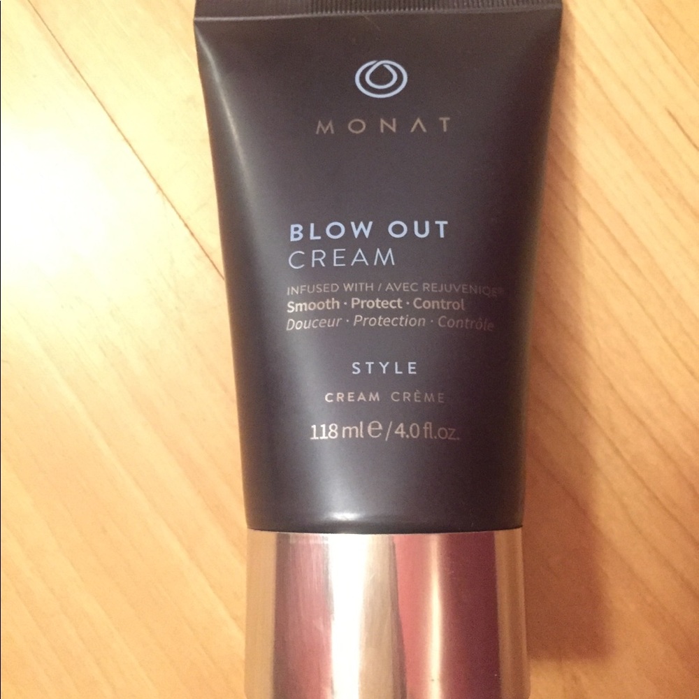 Monat Blow Out Cream